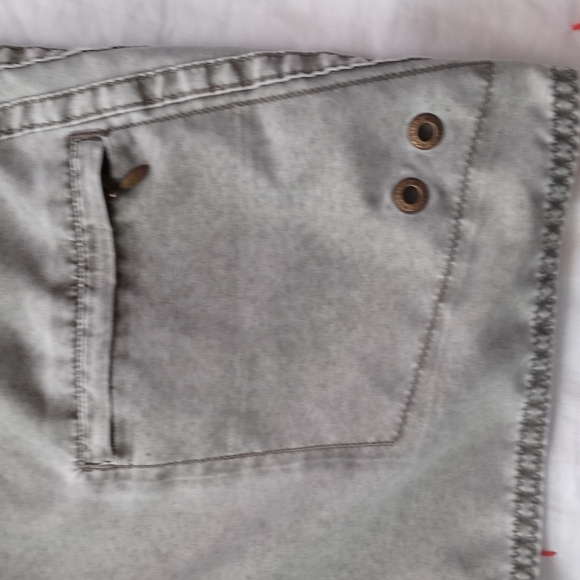 Mossimo Shorts - Picture 4 of 9